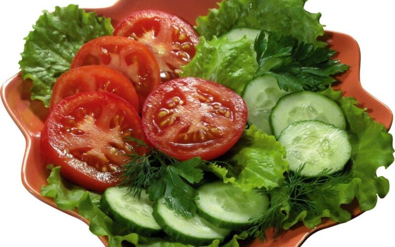 Можно ли сочетать огурцы и помидоры в салате?