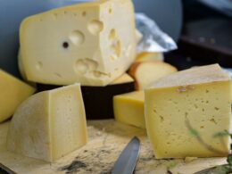 Почему от сыра поправляются?