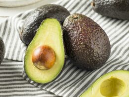 В чем разница между черным и зеленым авокадо?