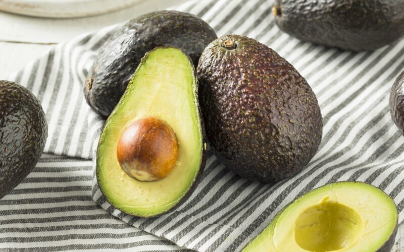 В чем разница между черным и зеленым авокадо?