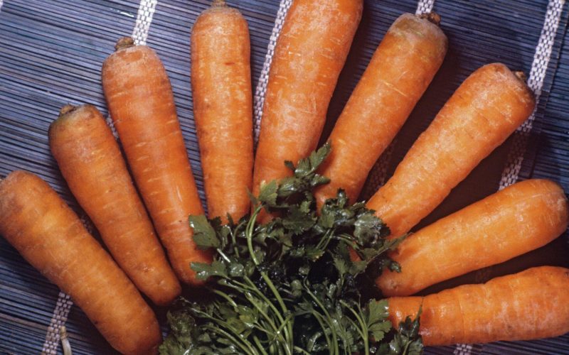 Чем опасна мытая морковь?