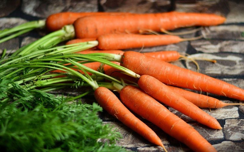 Чем полезна морковь для волос?