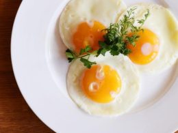 Что лучше вареные или жареные яйца?