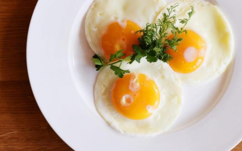 Что лучше вареные или жареные яйца?