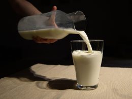 Что нельзя есть вместе с молоком?