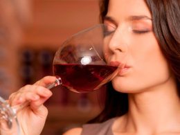 Как правильно пить вино?