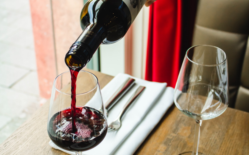 Как вино действует на кишечник?