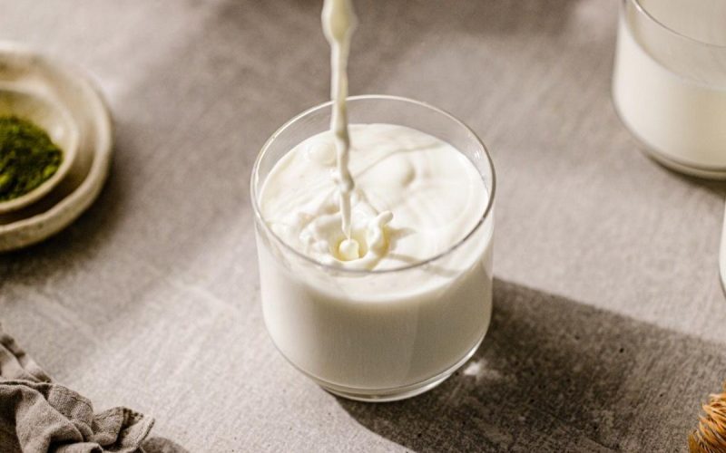 Можно ли пить молоко на голодный желудок?