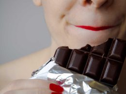 Можно ли съесть просроченный шоколад на 3 месяца?