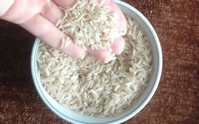 Почему бурый рис дороже обычного?