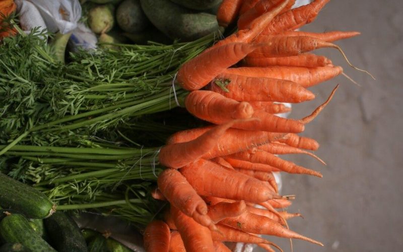 Почему морковь помогает росту?
