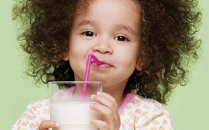 Почему нельзя пить молоко на голодный желудок?